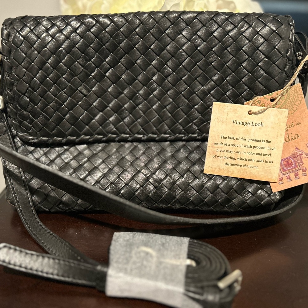 NWT Black handcrafted leather vintage look clutch bag detachable strap.11/7.5”
